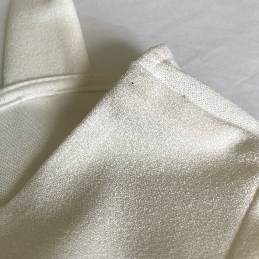 Lulu’s basic white bodysuit - Picture 3 of 4